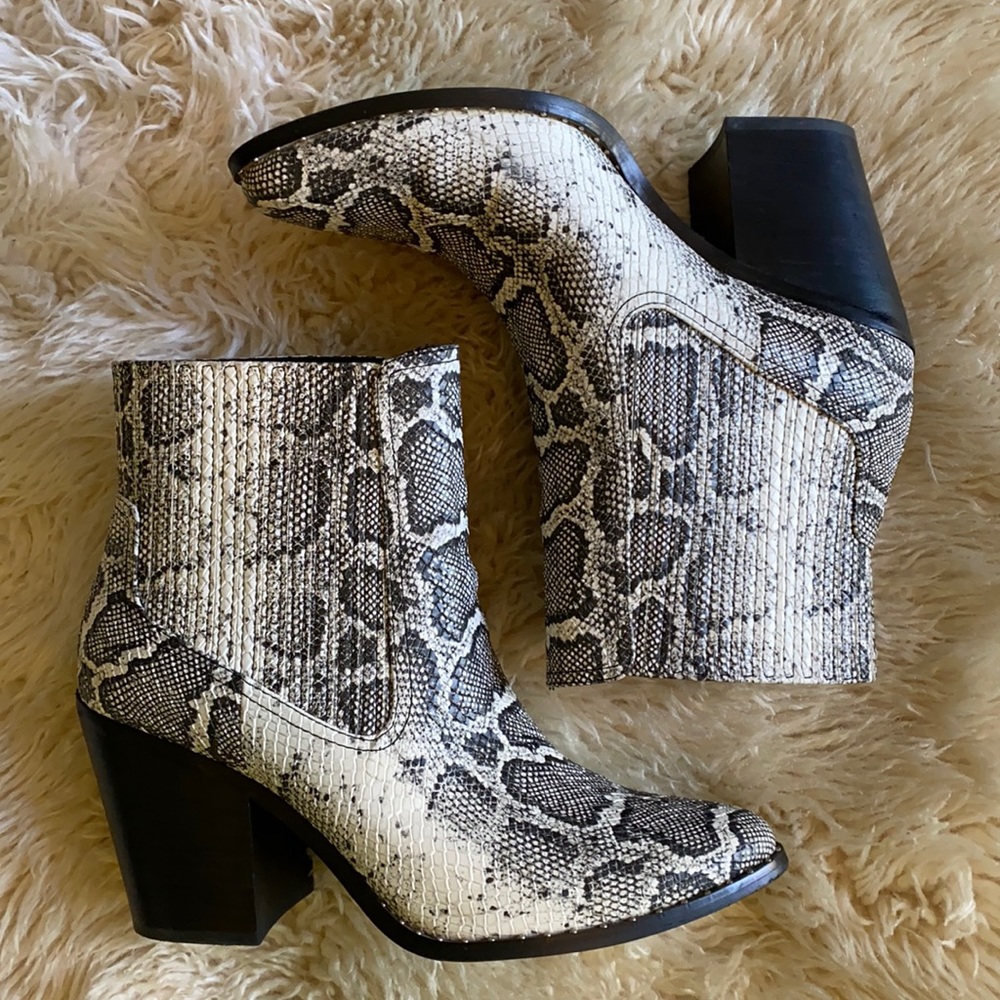 CHINESE LAUNDRY // Leather Snakeskin printed booties